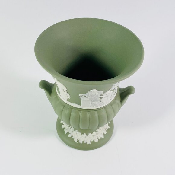 Vintage 70's Wedgwood Jasperware Green Sage Small Urn Vase England - Picture 5 of 7